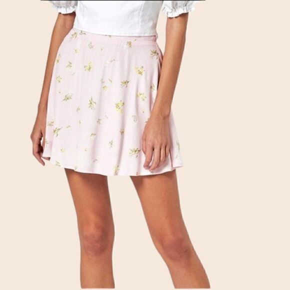 Charlie Holiday Pink Willow Floral Mini Skirt Size 6 - Picture 1 of 8